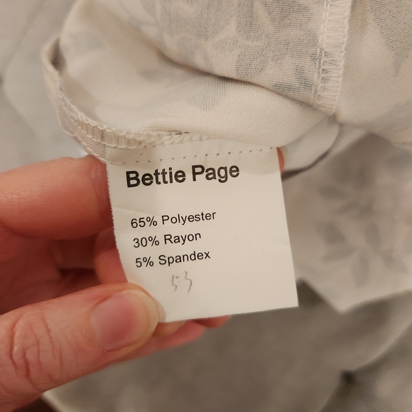 Bettie Page Retro Wiggle Dress Purple Rose Print Sz XS - Picture 7 of 7